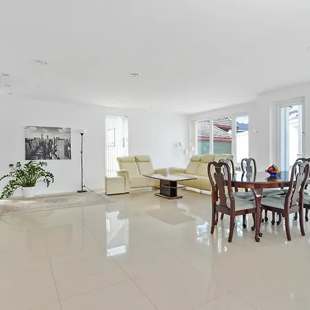 Apartment Hinna Paradise *